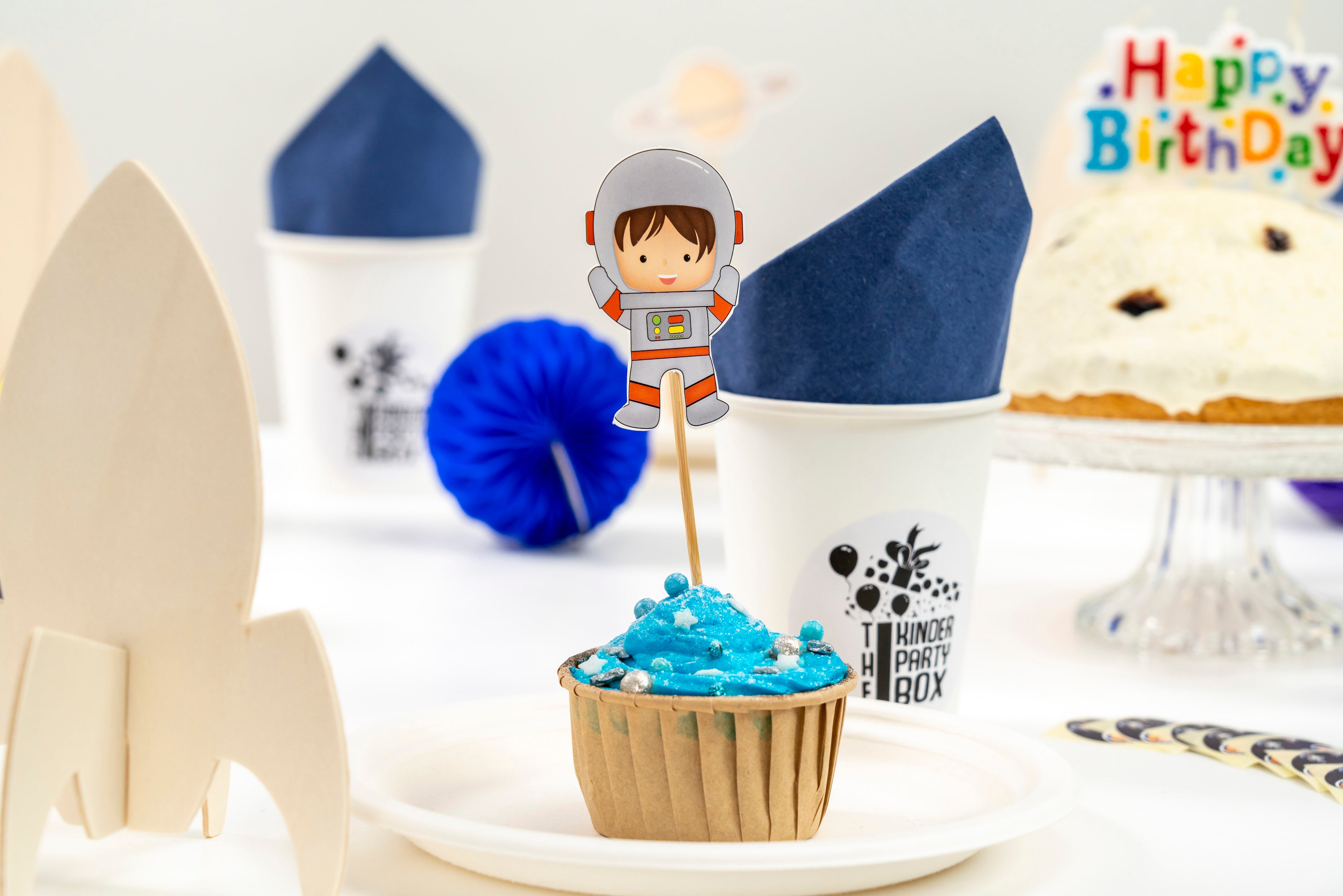 Kinderparty, Kindergeburtstag, Astronaut, Mottoparty, Feiern, Spielideen, The Kinder Party Box, Einladungskarte, Kuchenrezepte